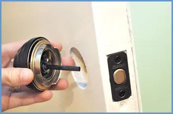 State Locksmith Services Oakland, CA 510-771-0354 - 5-change-locks-service